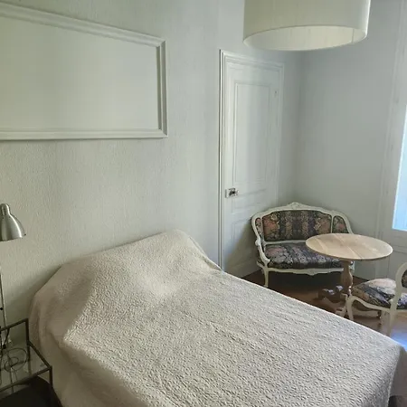 Apartment Bright 2-bedroom In *