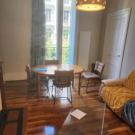 Bright 2-bedroom In Apartment Grenoble