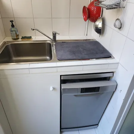 Bright 2-bedroom In